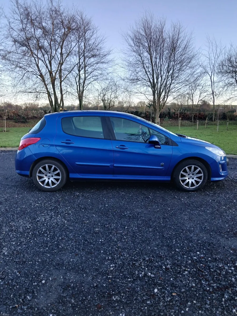 Peugeot 308 Envy 1.6 - Image 1