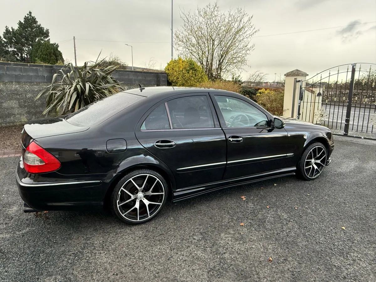 Mercedes-Benz E-Class 1.8 Automatic - Image 4