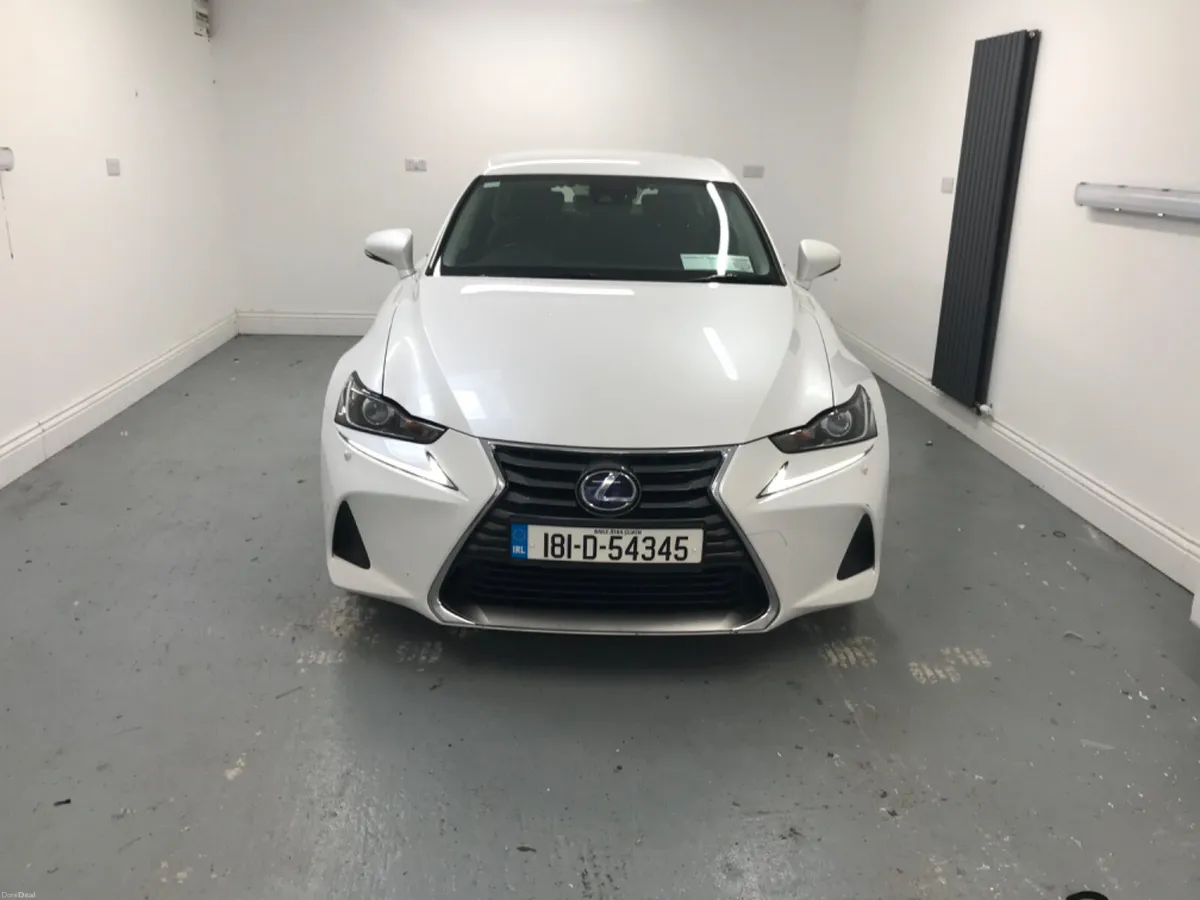 Lexus IS 2018 - Image 1