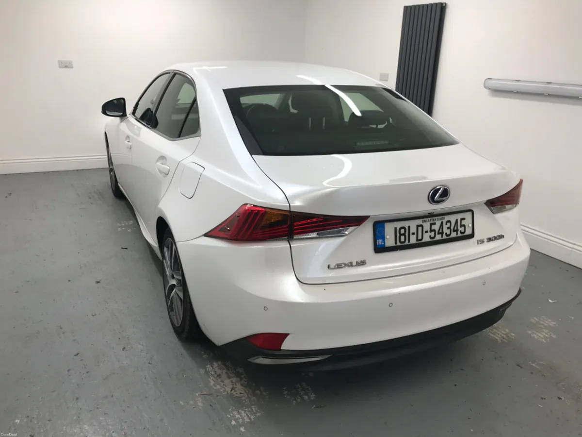 Lexus IS 2018 - Image 4