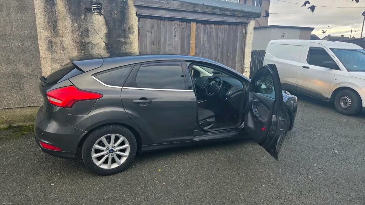 Ford focus 2017 Titanium. - Image 2