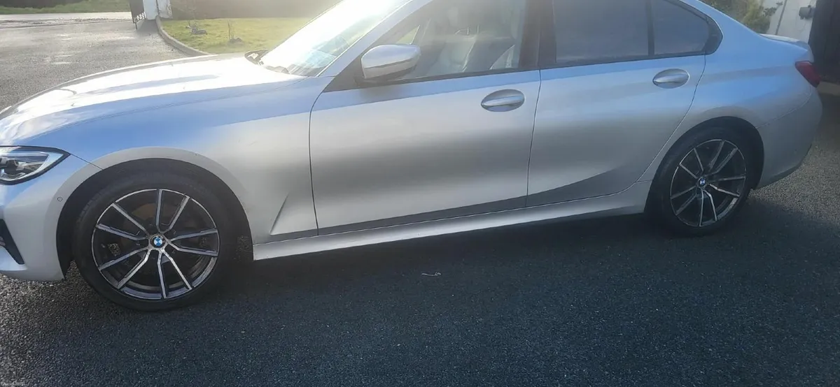 BMW 3-Series 2019 - Image 2