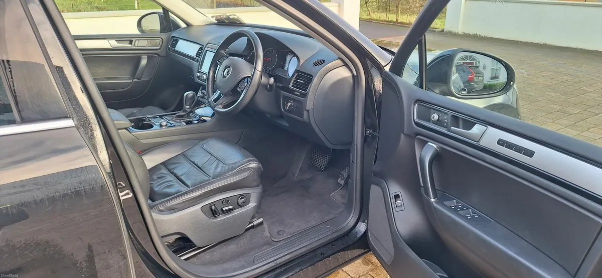 Volkswagen Touareg 5 Seat Commercial low mileage - Image 4