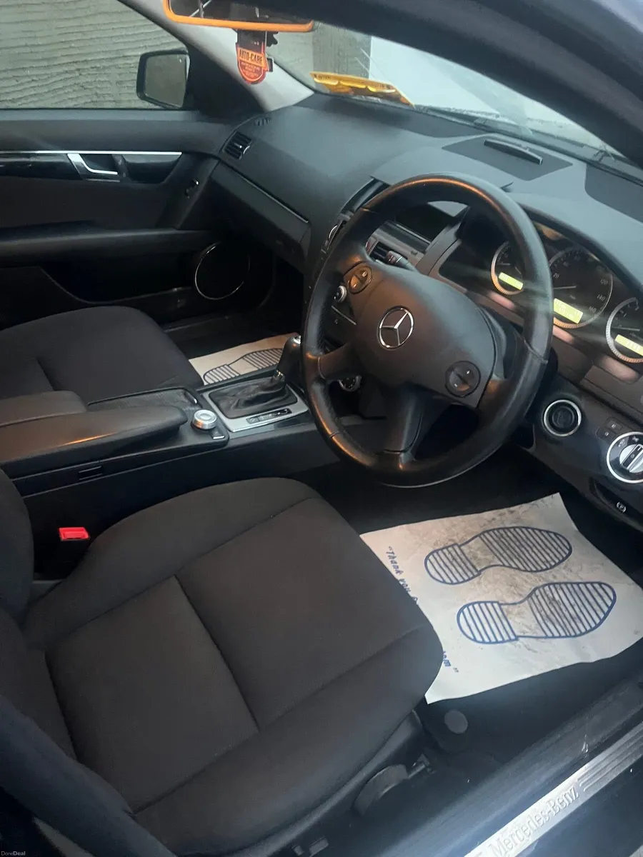 Mercedes-Benz C-Class 2011 - Image 3