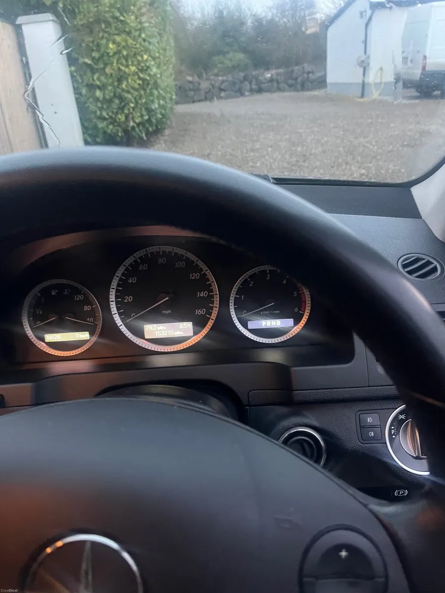 Mercedes-Benz C-Class 2011 - Image 2