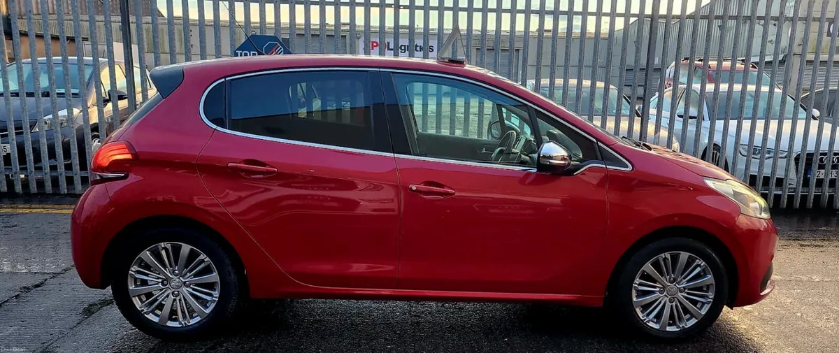 2016 Peugeot 208 Allure Ecomatique - Image 4