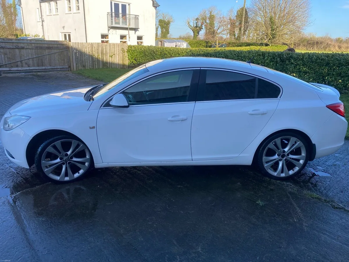 Vauxhall Insignia - Image 2