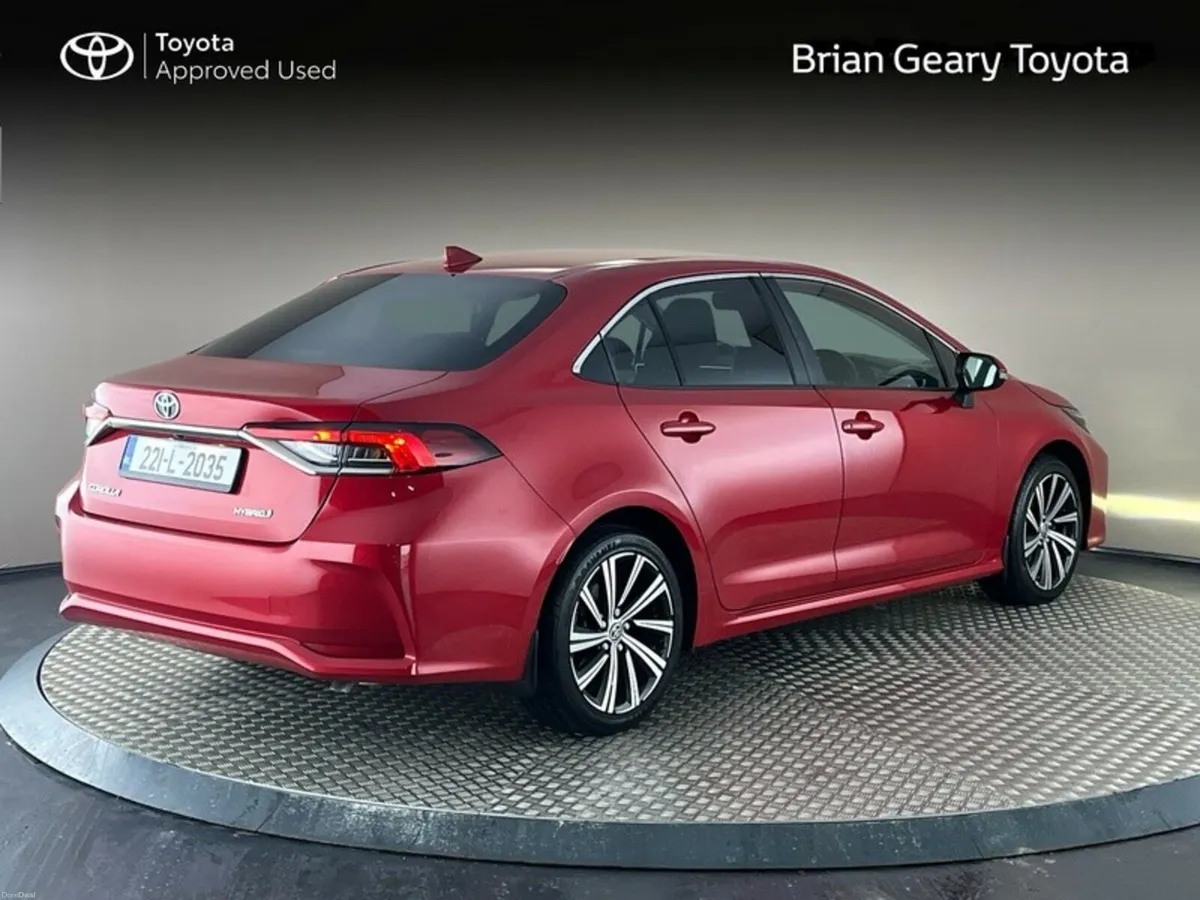Toyota Corolla LunaSport Hybrid - Image 2