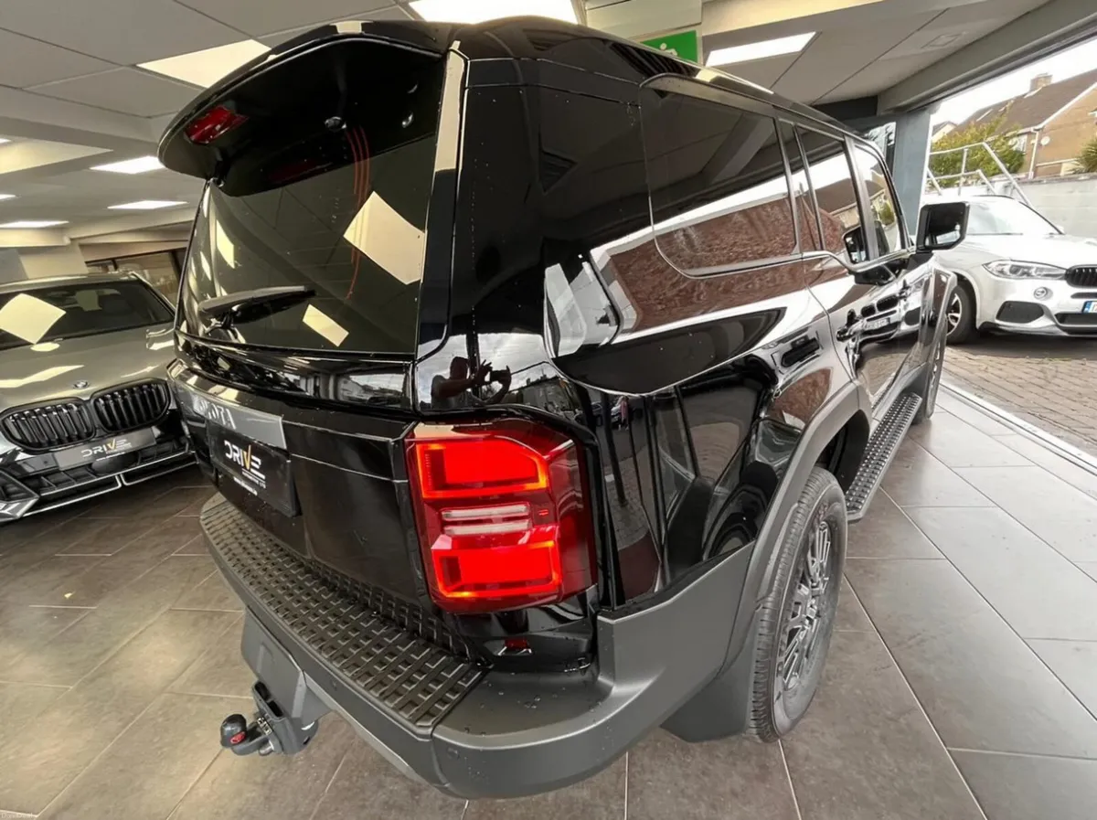 261 Toyota Landcruser ***2 Seat Business *** - Image 3