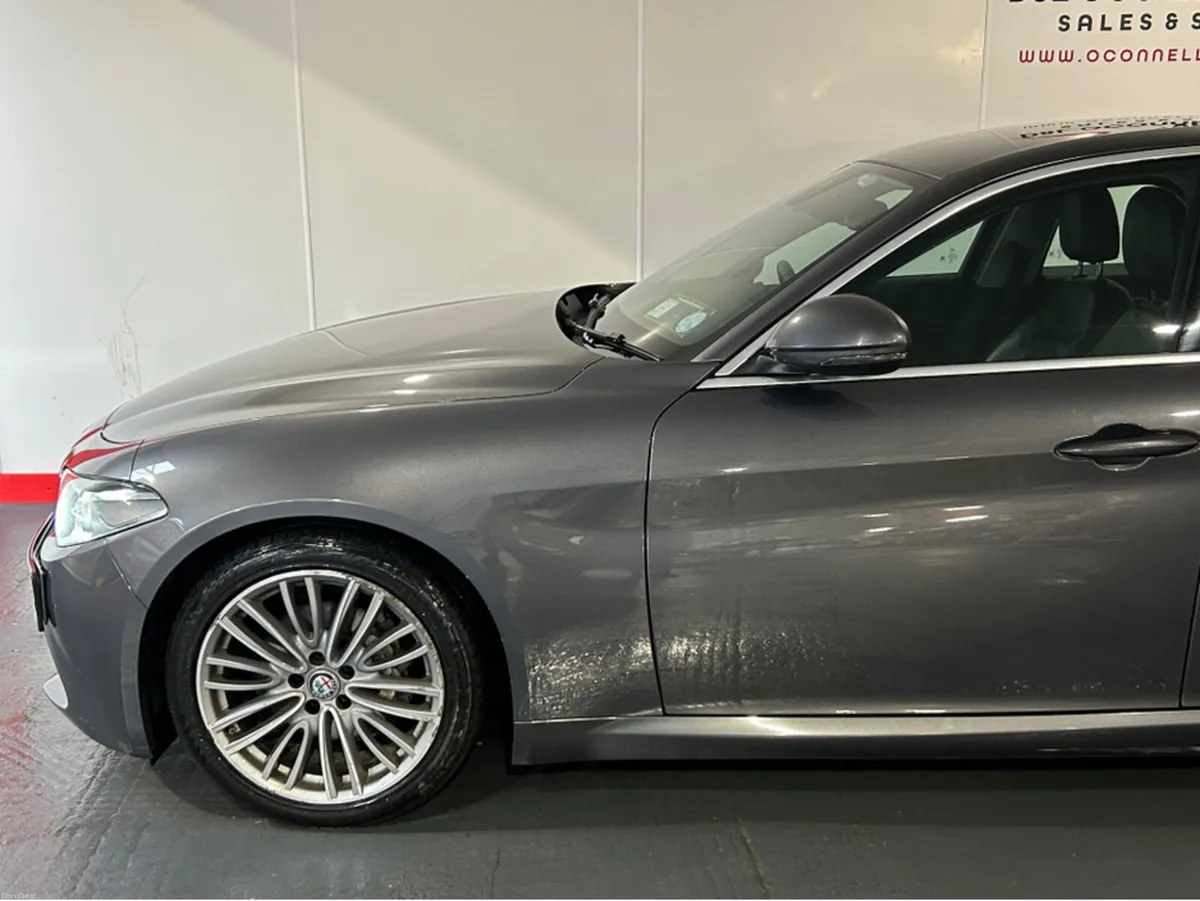 Alfa Romeo Giulia 2.2JTD 180HP SUPER LUXURY 4DR AU - Image 2