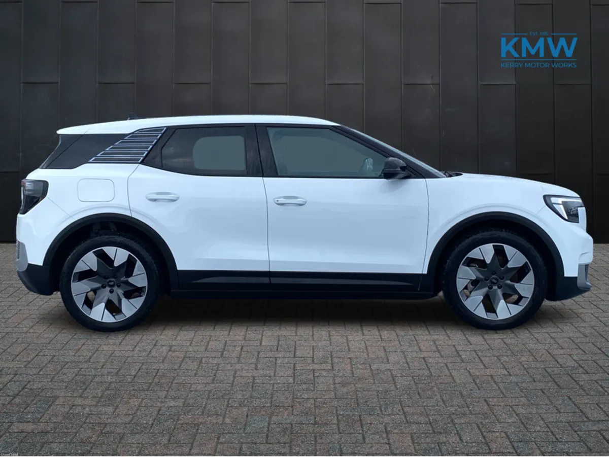 Ford Explorer Premium Extended Range 77KWH - Image 3