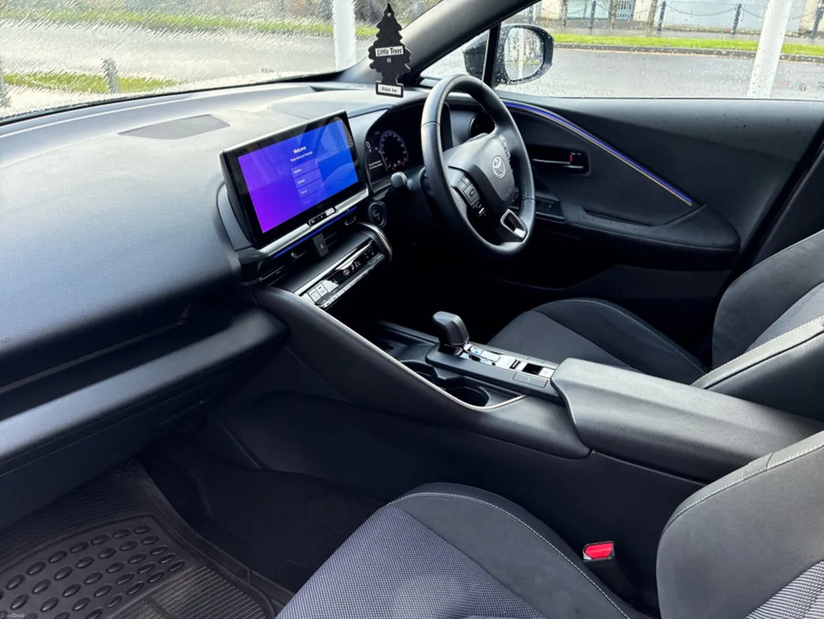 Toyota C-HR HYBRID SOL *Panoramic Roof* - Image 2