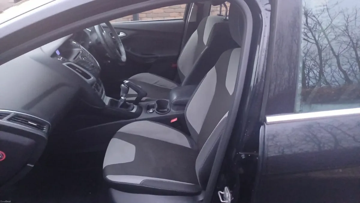 Ford Focus 2012 - Image 2
