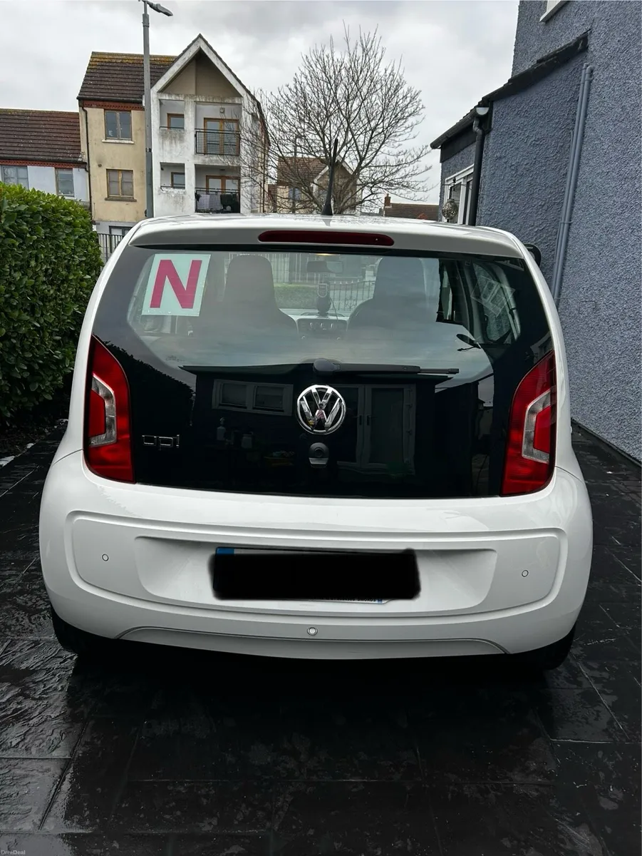 Volkswagen Up Automatic 2015 - Image 2