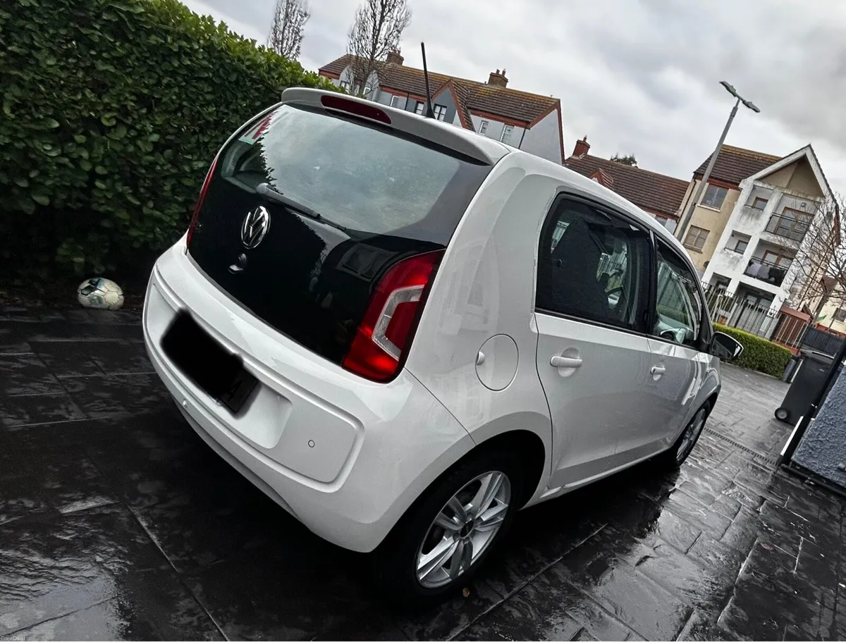 Volkswagen Up Automatic 2015 - Image 4