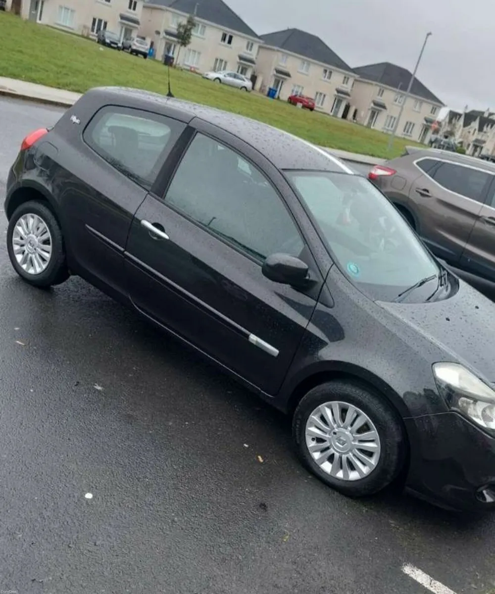 Renault Clio 2011 - Image 1
