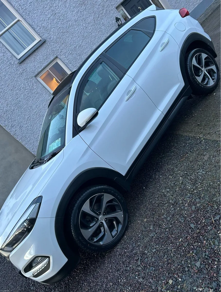 2018 Hyundai Tucson 1.7 D Premium Pan Roof - Image 3