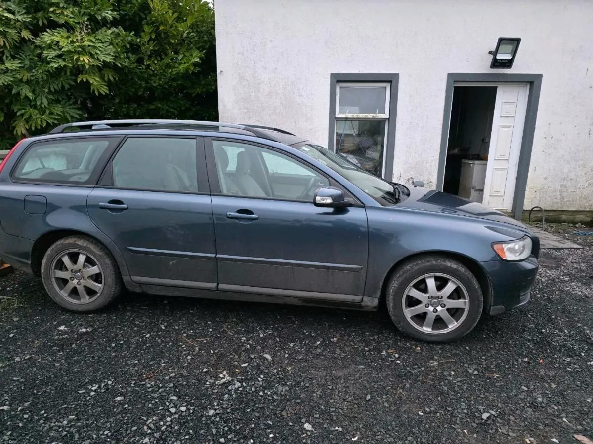 Volvo V50 - Image 2