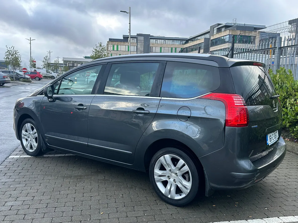 Peugeot 5008 7 Seats High Spec Low Kms - Image 4