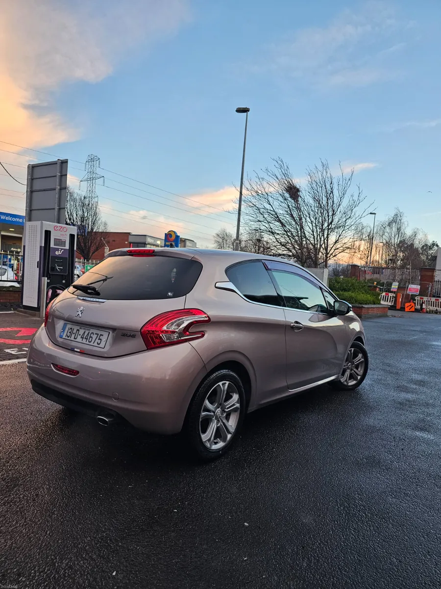 Peugeot 208 2013 - Image 2