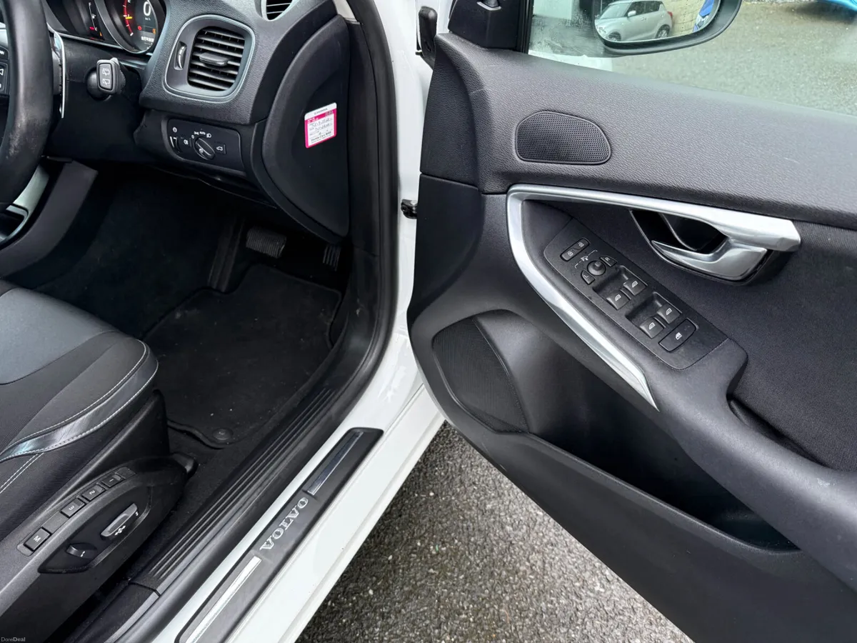 2016 Volvo V40 1.5L Petrol Automatic - Image 5