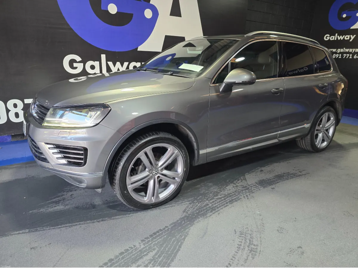 Volkswagen Touareg V6 R-LINE-FULLY SERVICED WITH N - Image 3