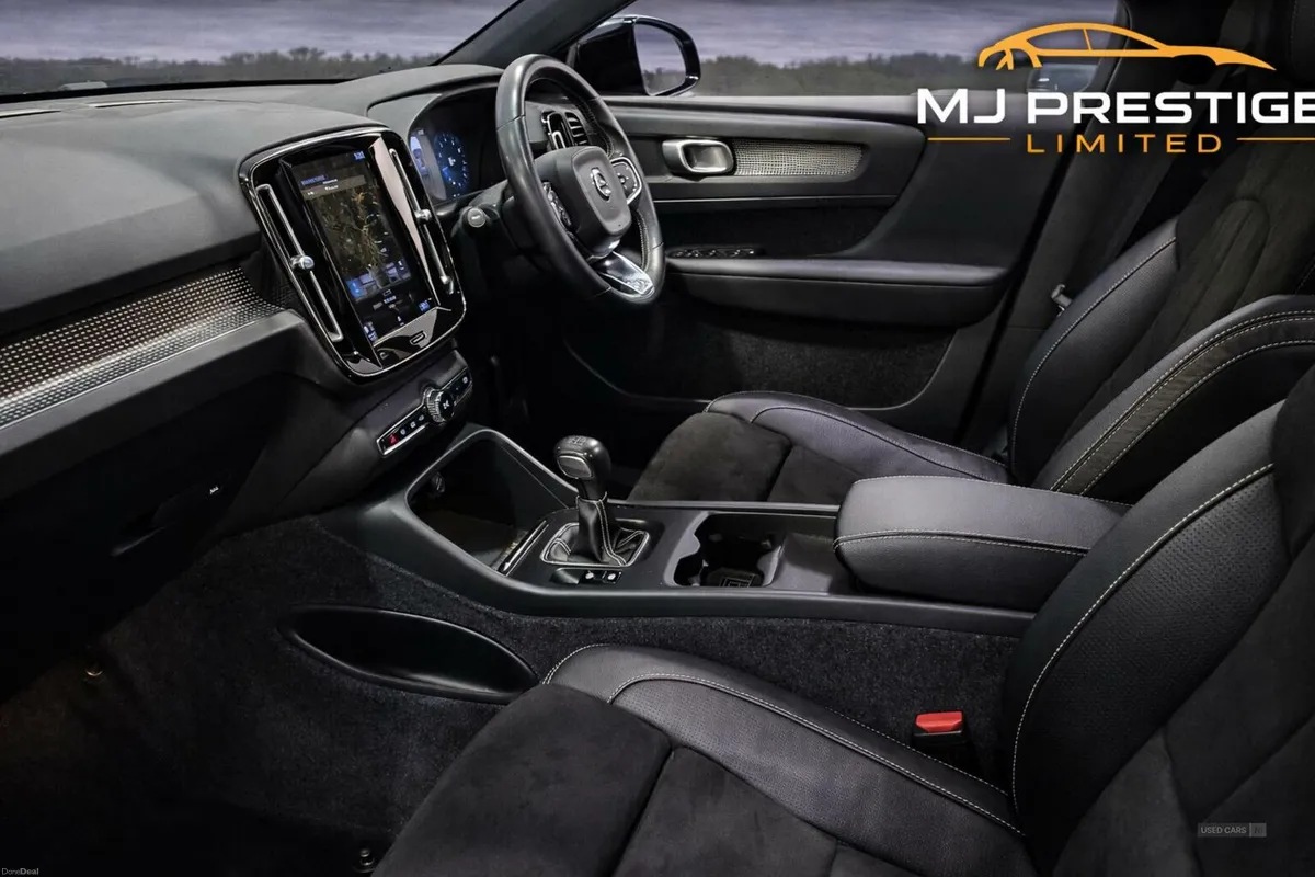 Volvo XC40 ESTATE - Image 2