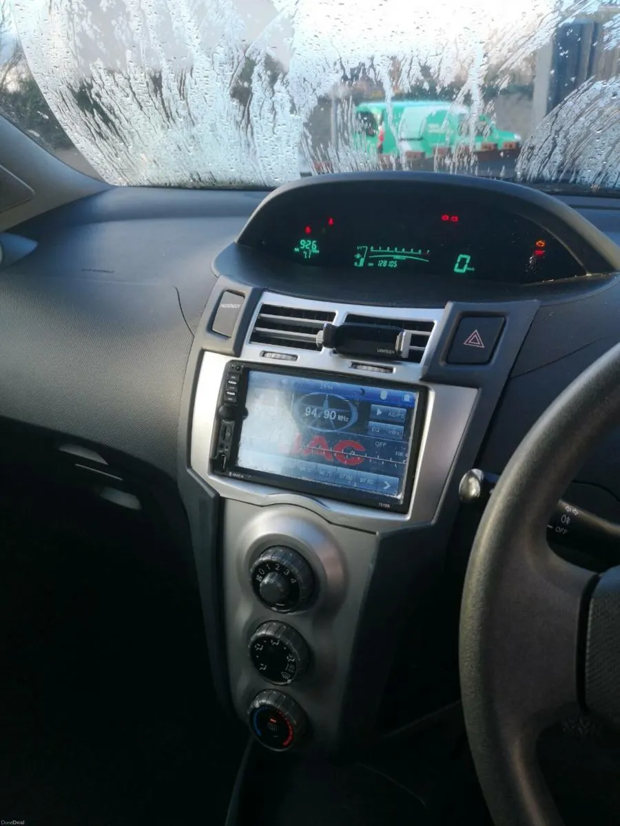 Toyota yaris - Image 3