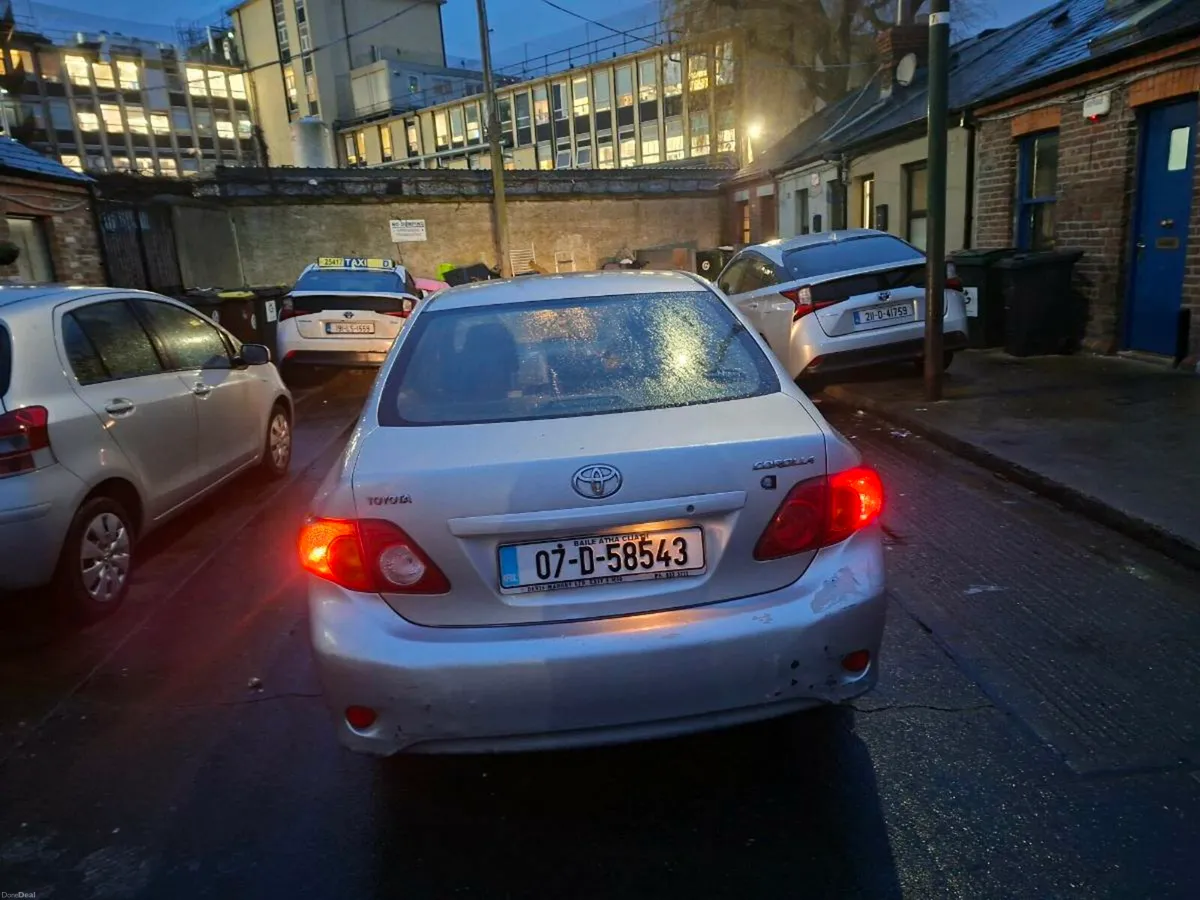 Toyota corolla - Image 4