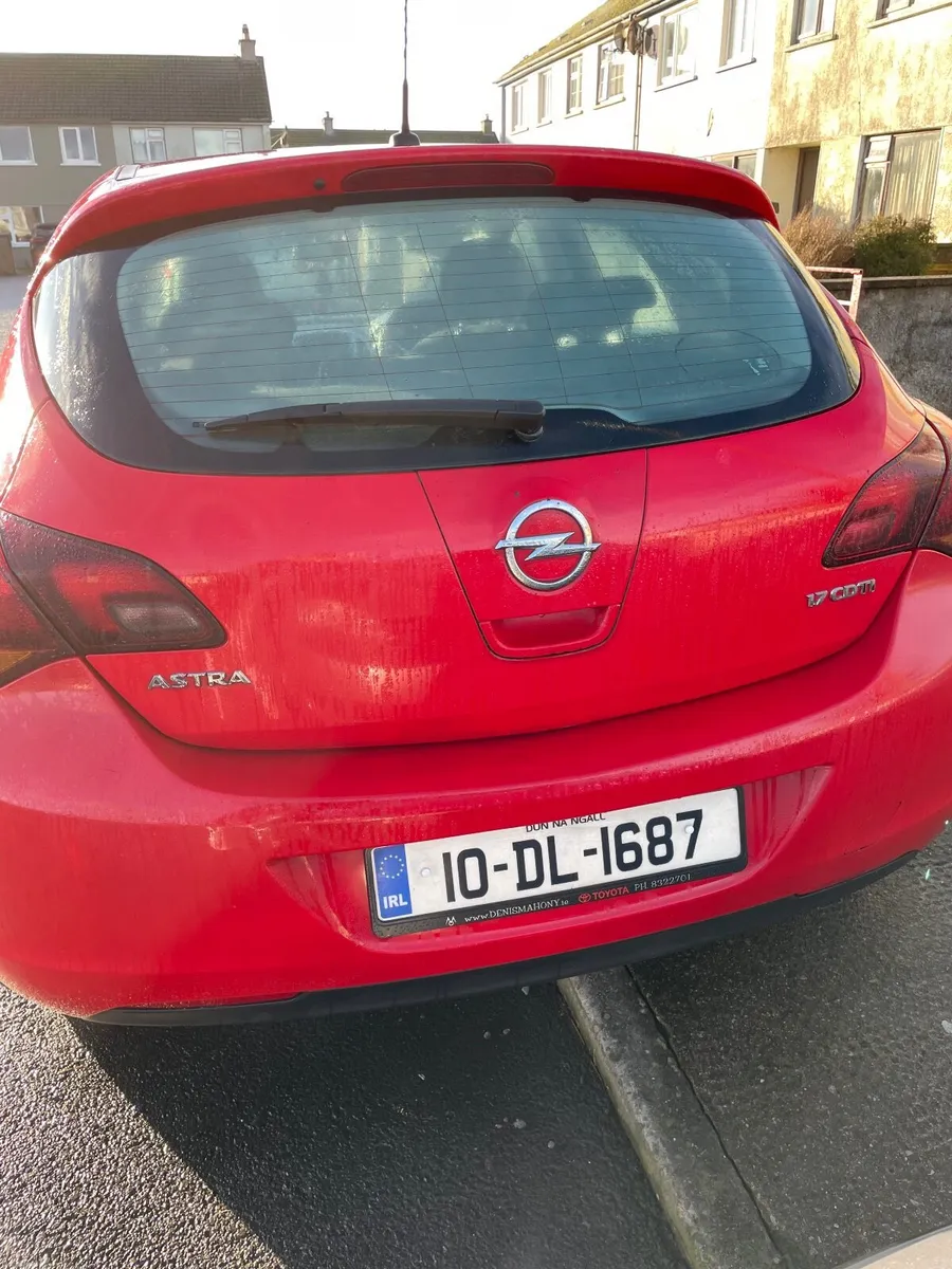 Opel Astra 2010 - Image 2