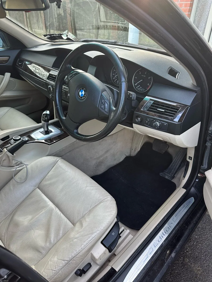 BMW 5-Series 2009 - Image 4