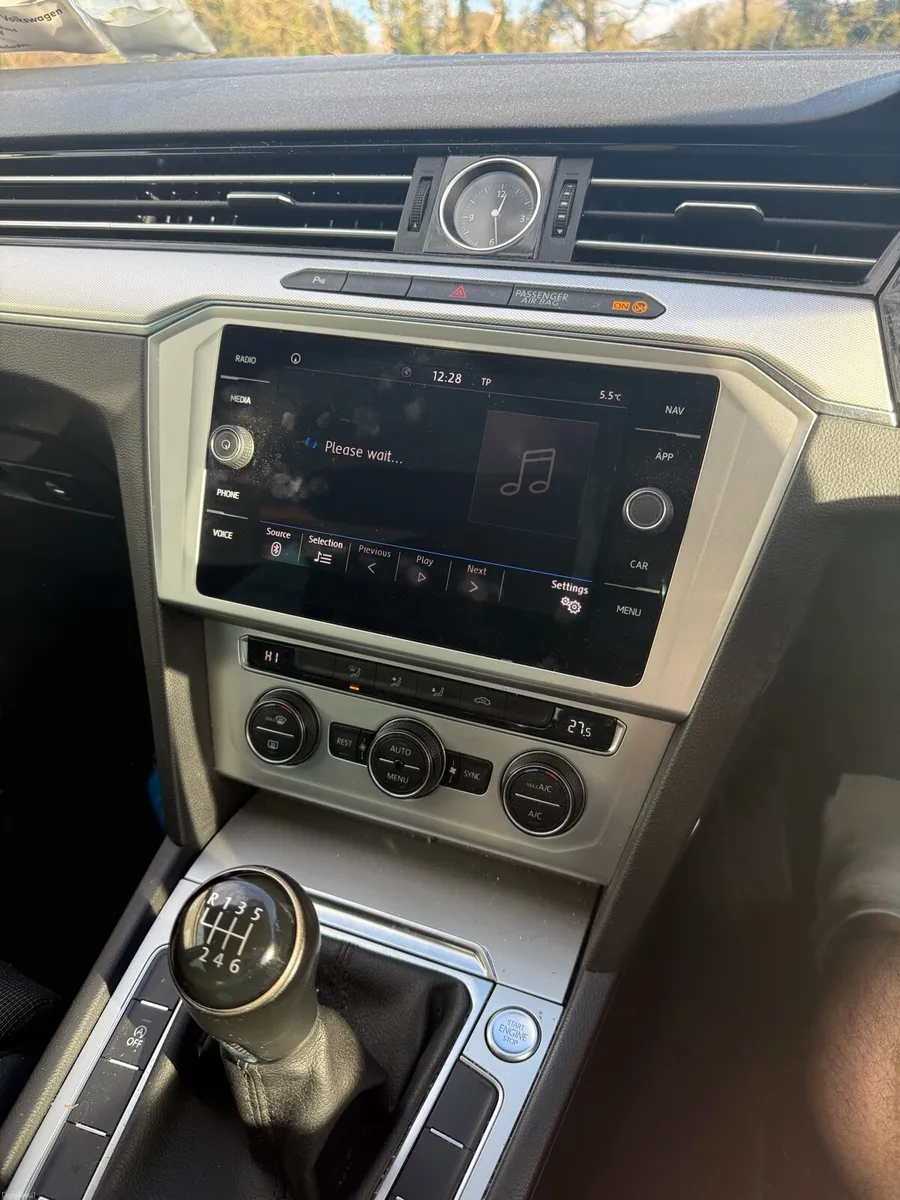 Volkswagen Passat 2.0TDI. €15800 - Image 3