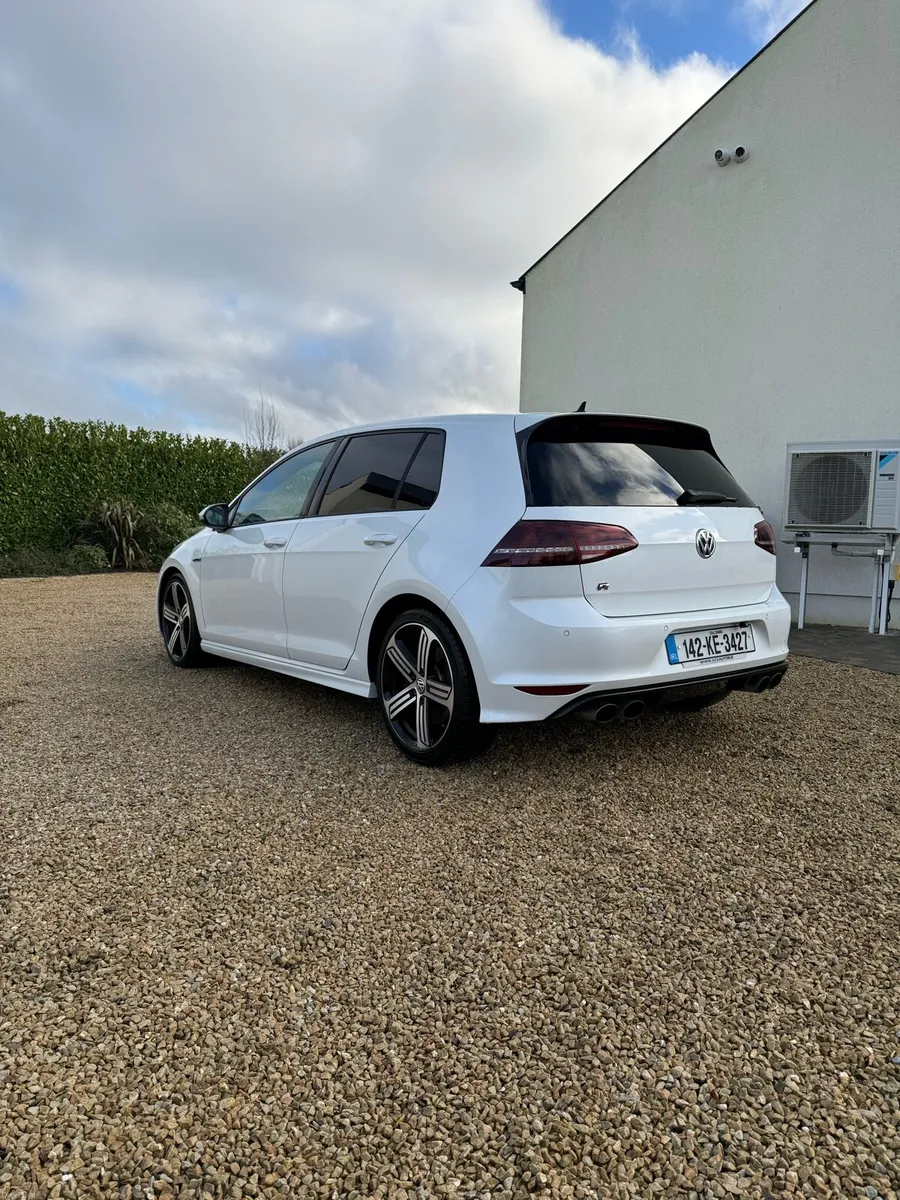 Volkswagen Golf R - Image 2