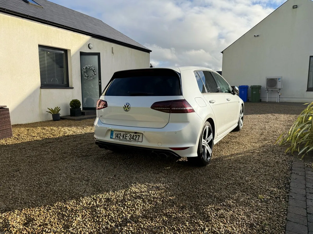 Volkswagen Golf R - Image 4