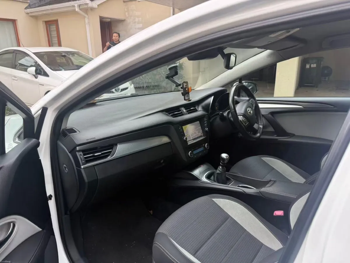 Toyota Avensis 2015 - Image 4