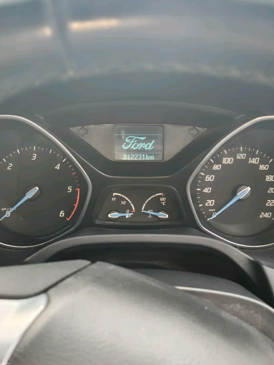 2012 ford focus saloon - Image 2