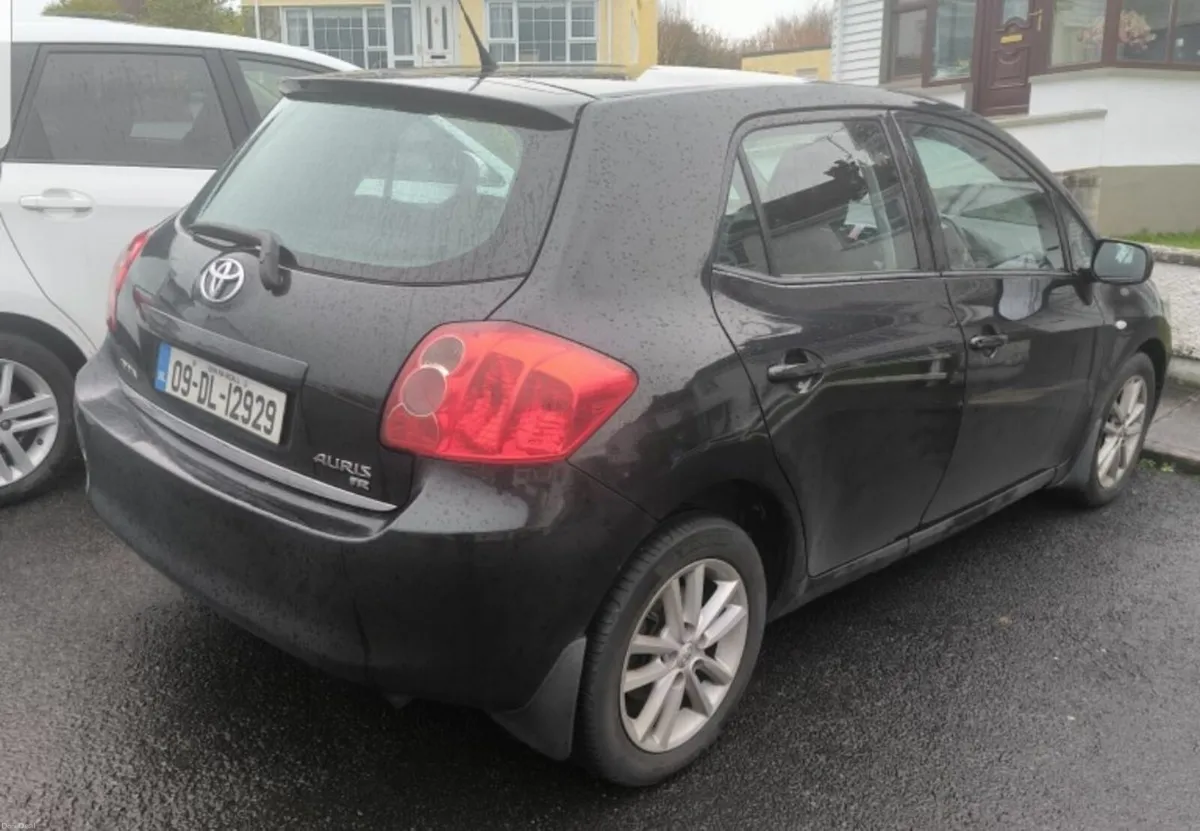 Toyota Auris 2009 - Image 2