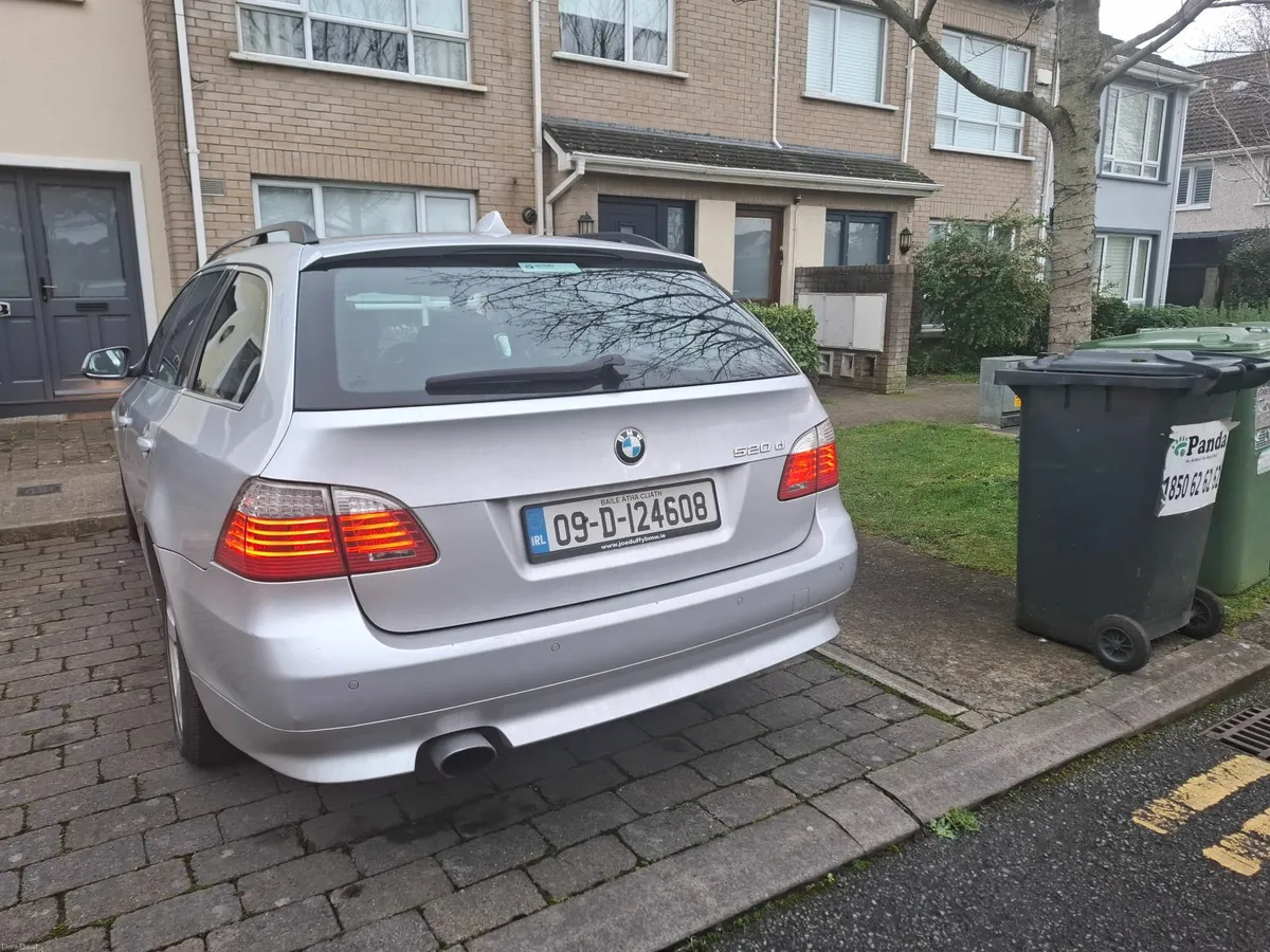 BMW 5-Series 2009 - Image 2