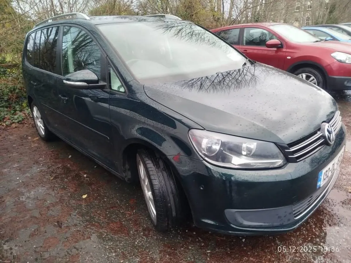 Automatic Volkswagen Touran - Image 2