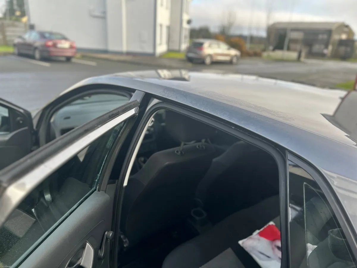 Volkswagen Polo 2010 - Image 1