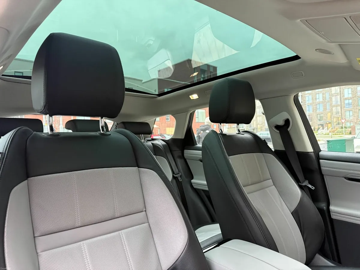 Range Rover Evoque 2022 R-Dynamics P300E PHEV - Image 2