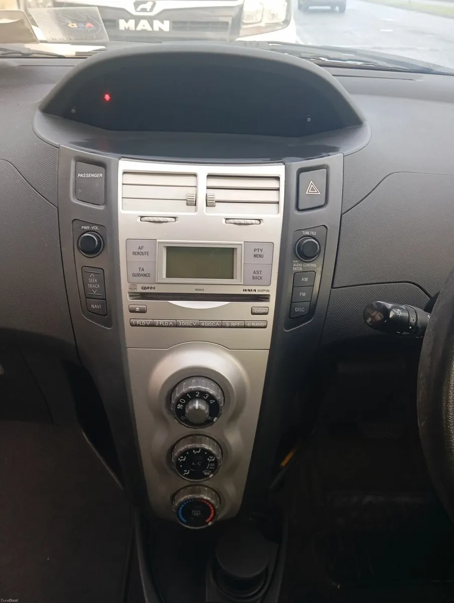 Toyota Yaris 2007 - Image 2