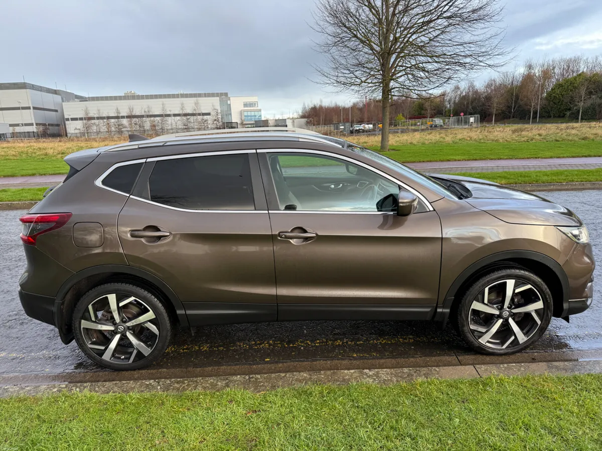 LOW MILEAGE  HIGH SPEC SV MODEL - Image 4