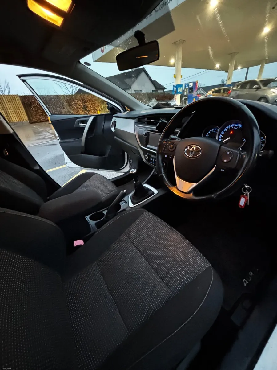 Toyota Auris 2013 - Image 3