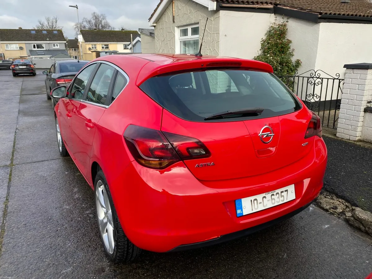 Opel Astra 2010 - Image 3