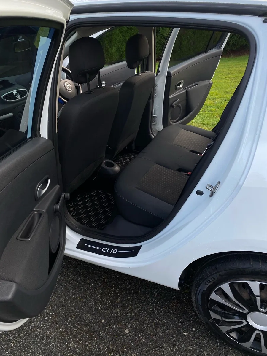 2011 Renault Clio Edition Royale (WHITE) - Image 4