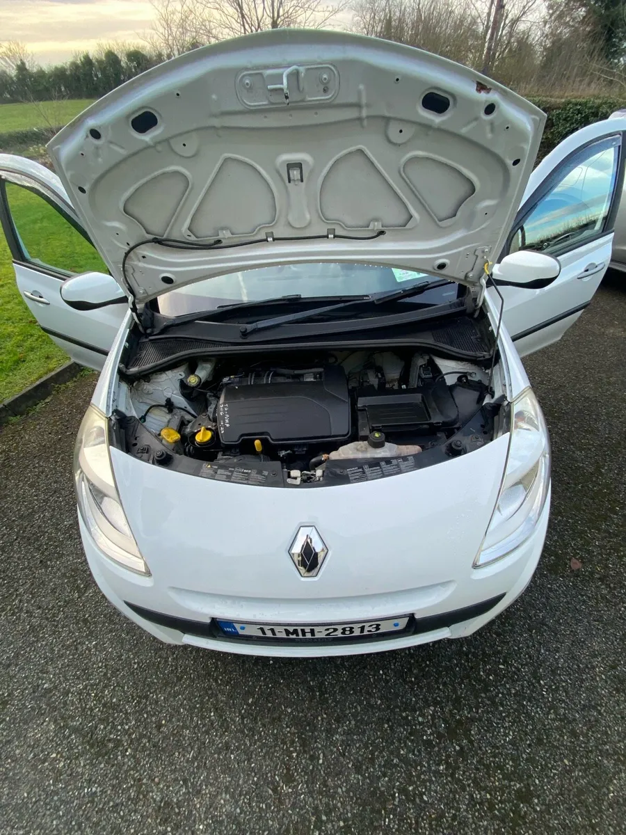 2011 Renault Clio Edition Royale (WHITE) - Image 2