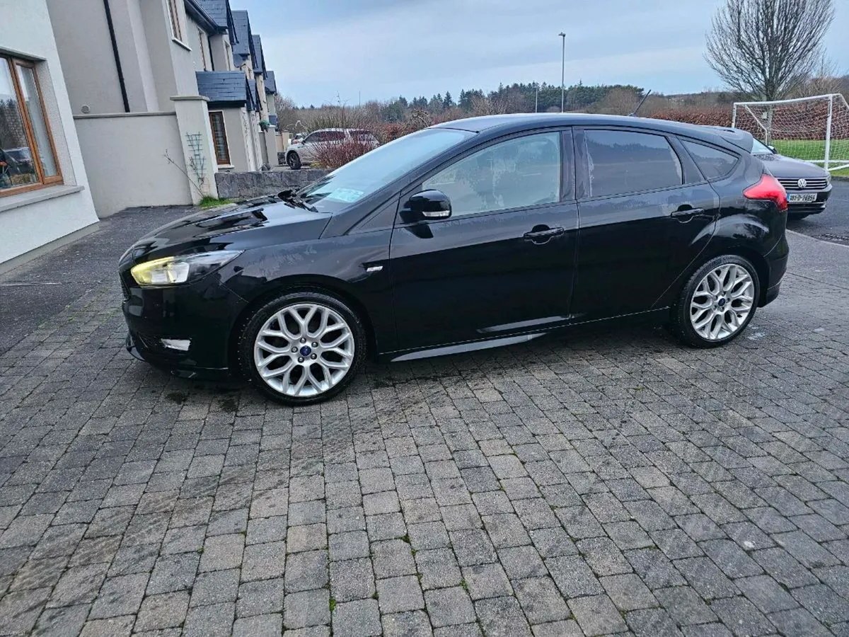 Ford Focus 1.0 Petrol Ecoboost ST Line - Image 3