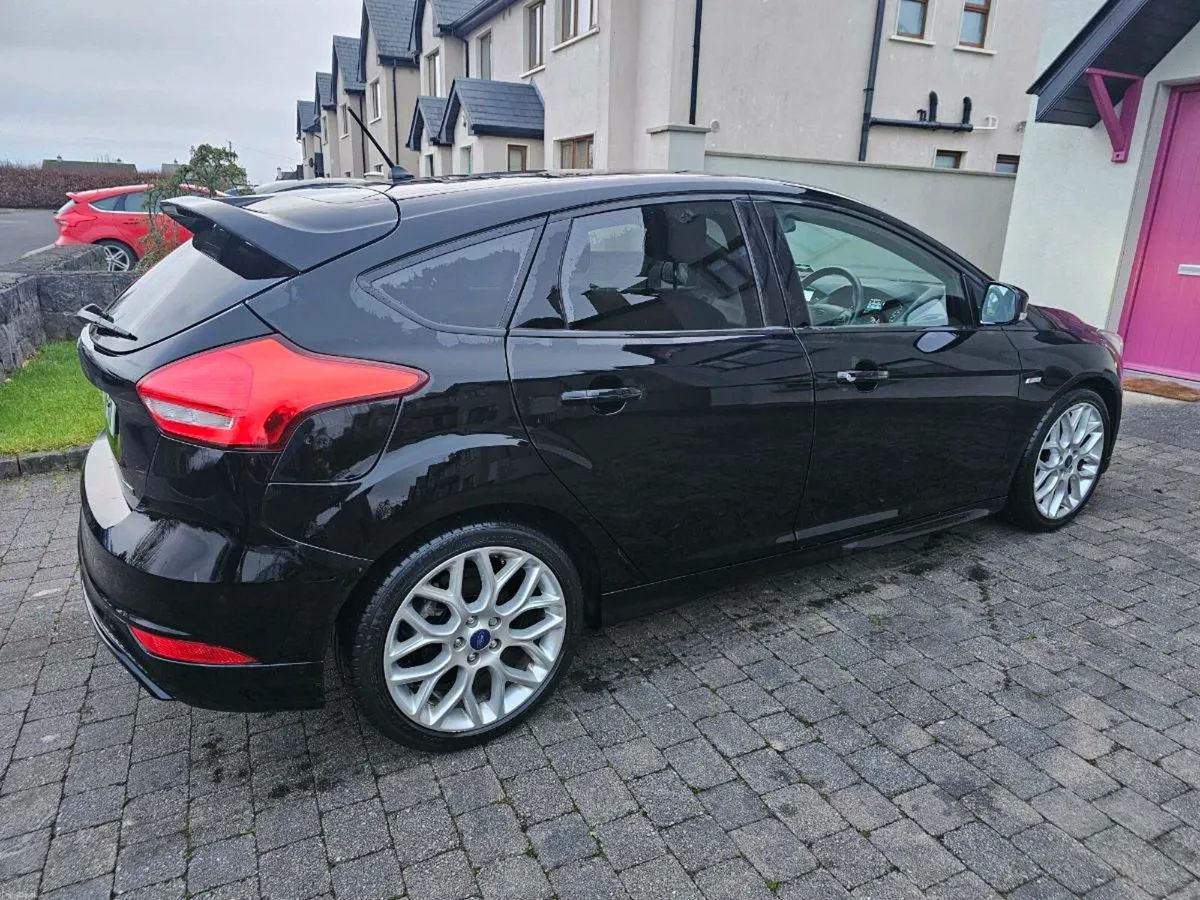 Ford Focus 1.0 Petrol Ecoboost ST Line - Image 4