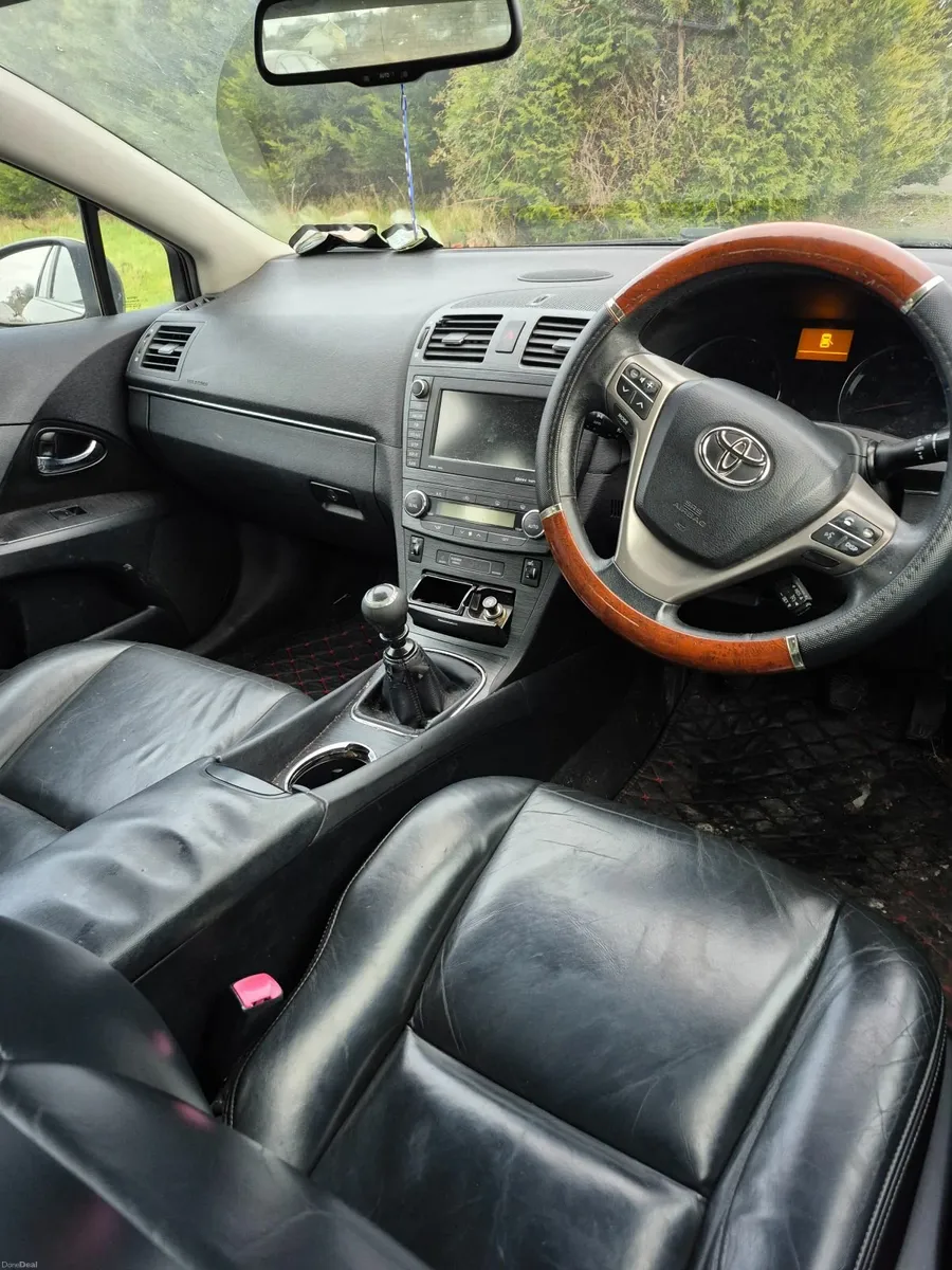 Toyota Avensis 2010 - Image 2